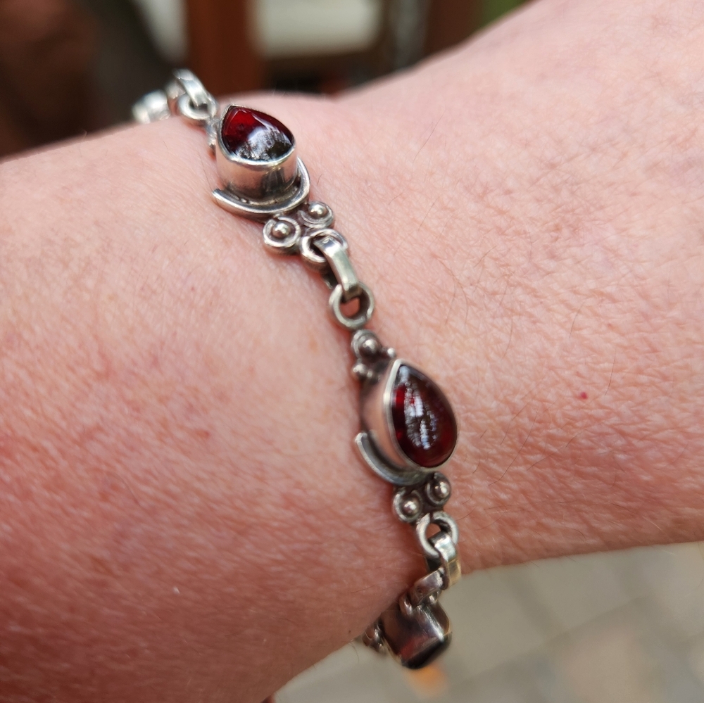 RETIRED Sundance Garnet Gemstone Bracelet